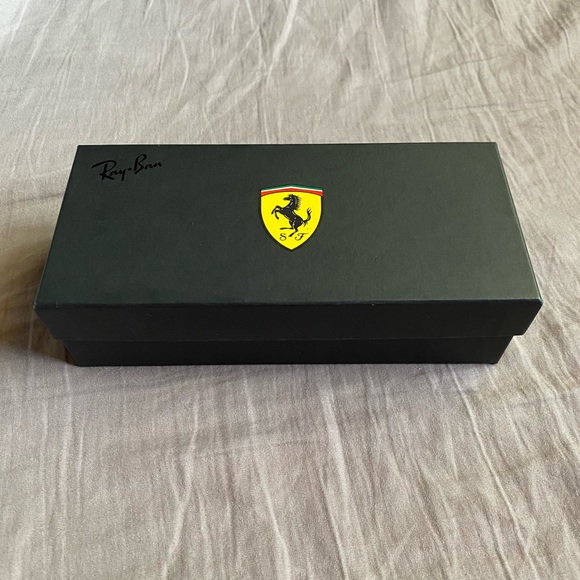 Scuderia Ferrari- Ray Ban Sunglasses RB8313M - Picture 1 of 9